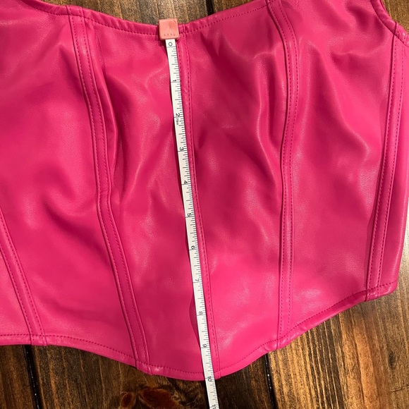 Sincerely Jules cropped hot pink polyurethane top, size M, EUC, clubbing, summer - Picture 3 of 7